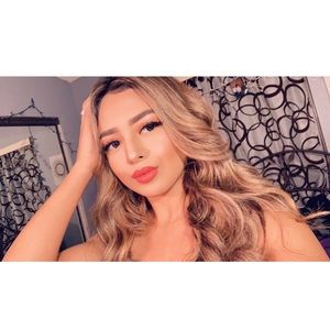 Meet your Posher, Caroline